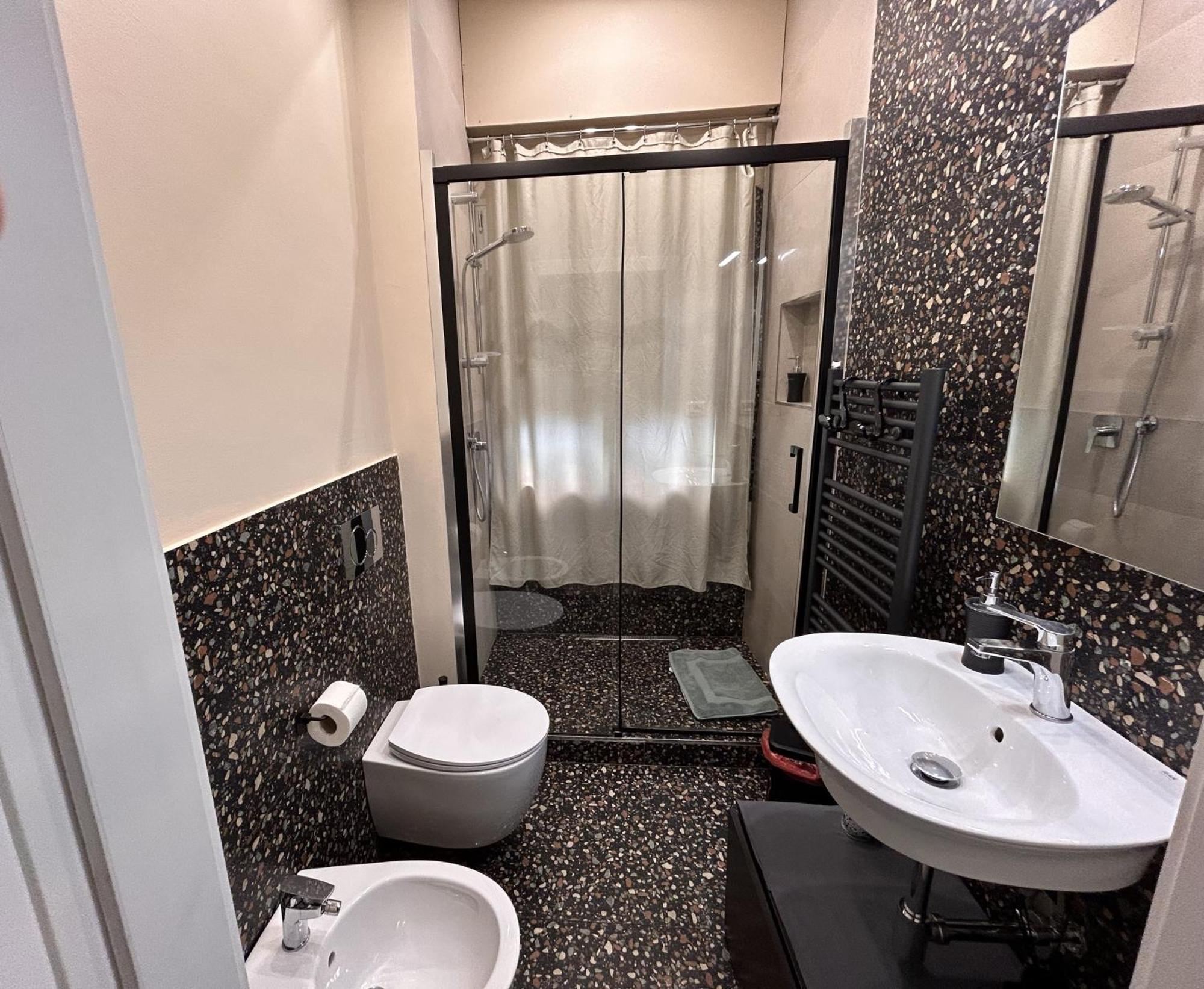 Casa Daura - Your Comfortable Apartment In Bologna - Parking Luaran gambar