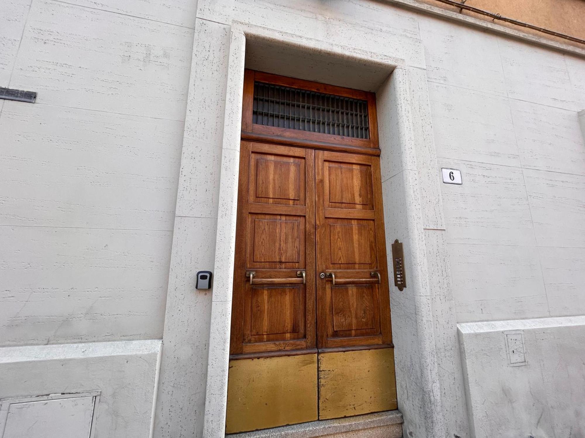 Casa Daura - Your Comfortable Apartment In Bologna - Parking Luaran gambar
