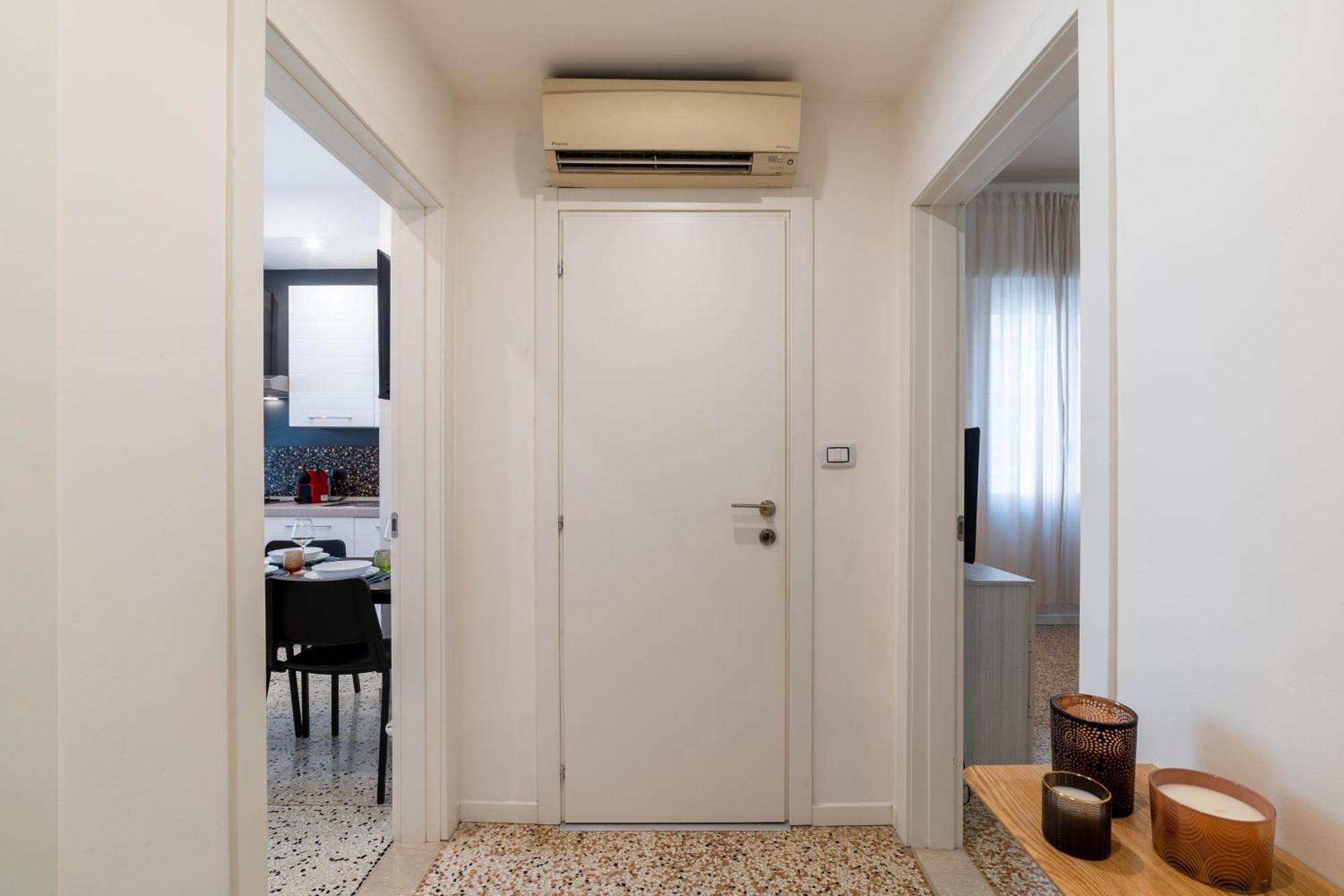 Casa Daura - Your Comfortable Apartment In Bologna - Parking Luaran gambar